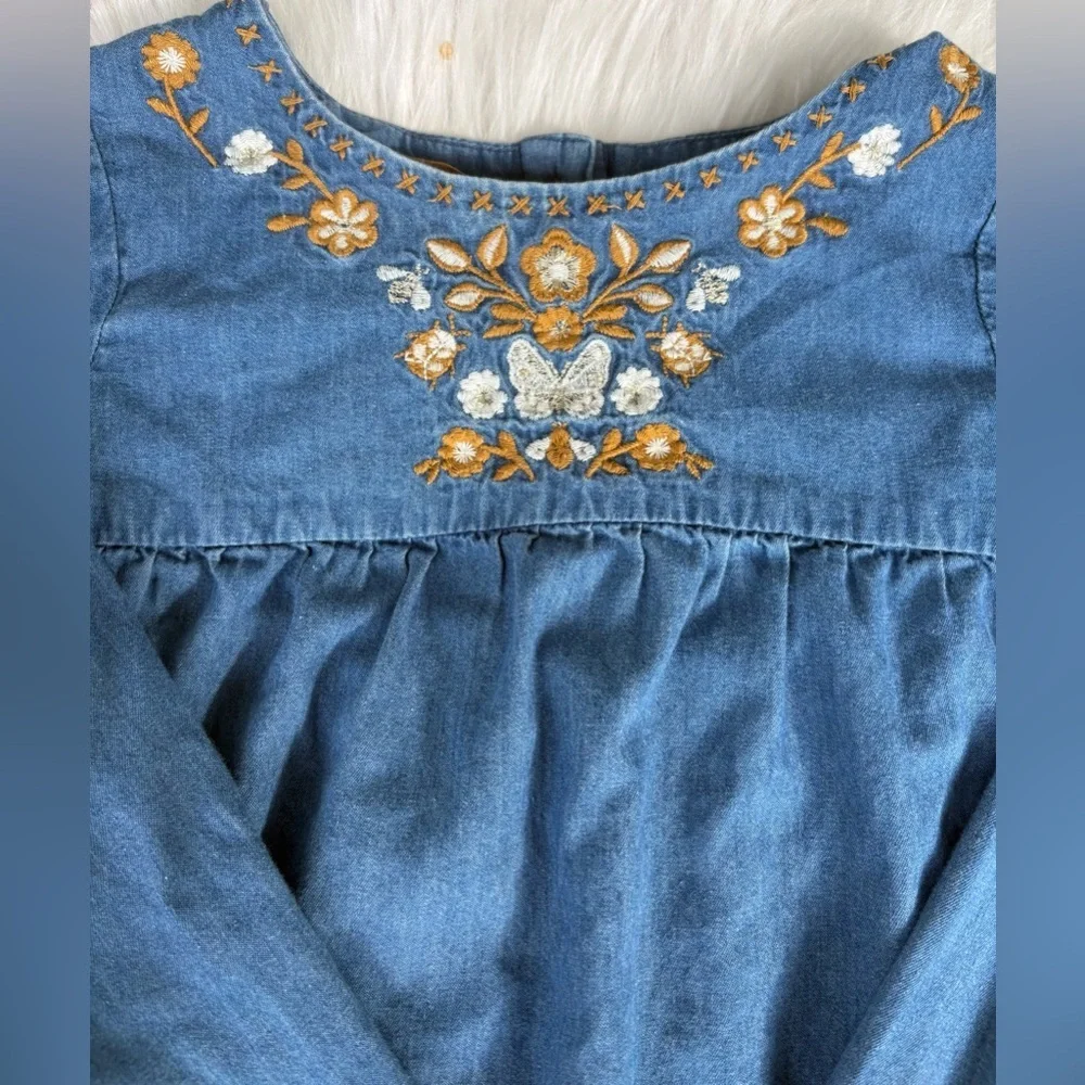 Boden chambray Floral Embroidered Kids Top - size 4/5 years